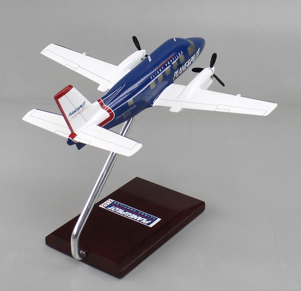 エムブラエル110バンデランテ Embraer EMB 110 Bandeirante 小型プロペラ旅客機 精密模型完成品 ,ハンドメイド木製ソリッドモデル、ウッドマンクラブ