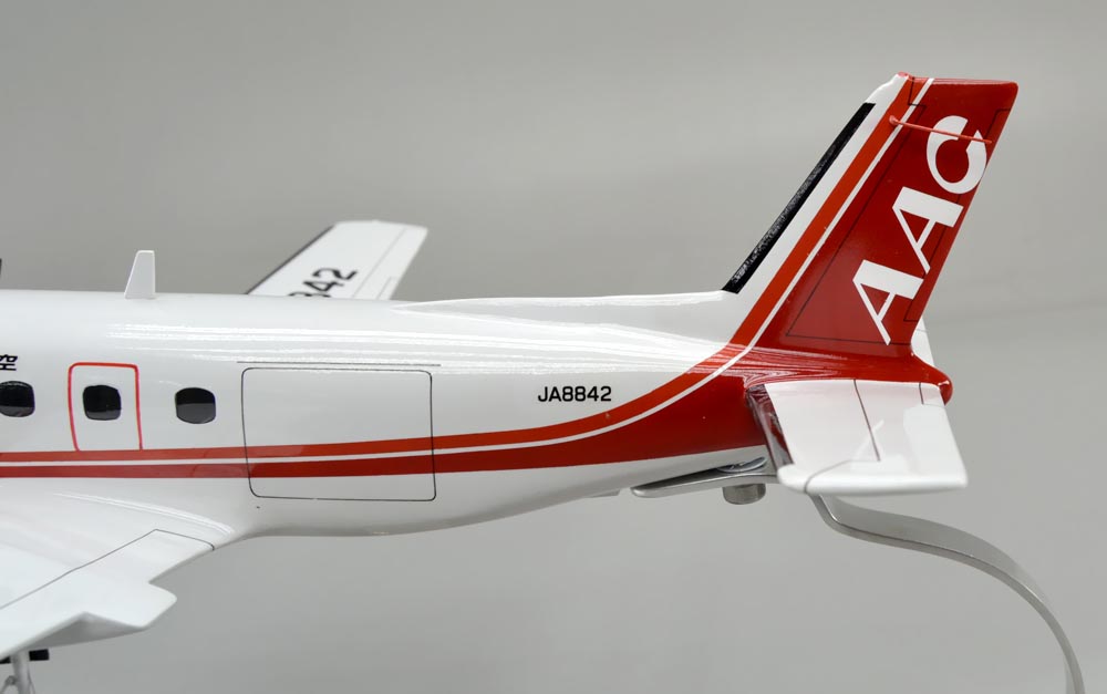 エンブラエルEMB110バンデランテ（Embraer EMB 110 Bandeirante）小型プロペラ旅客機 精密模型完成品,ギアダウン、プロペラ回転　操縦席・客席窓=アクリル透明仕様 ハンドメイド木製ソリッドモデル、ウッドマンクラブ