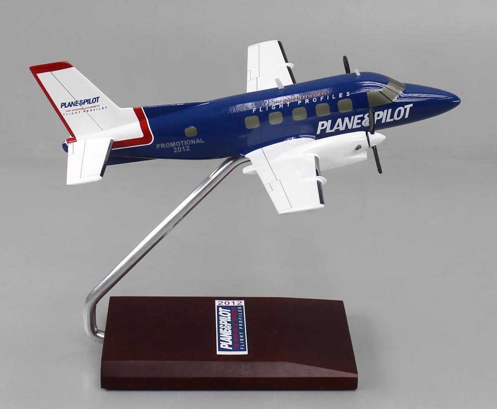 エムブラエル110バンデランテ Embraer EMB 110 Bandeirante 小型プロペラ旅客機 精密模型完成品 ,ハンドメイド木製ソリッドモデル、ウッドマンクラブ