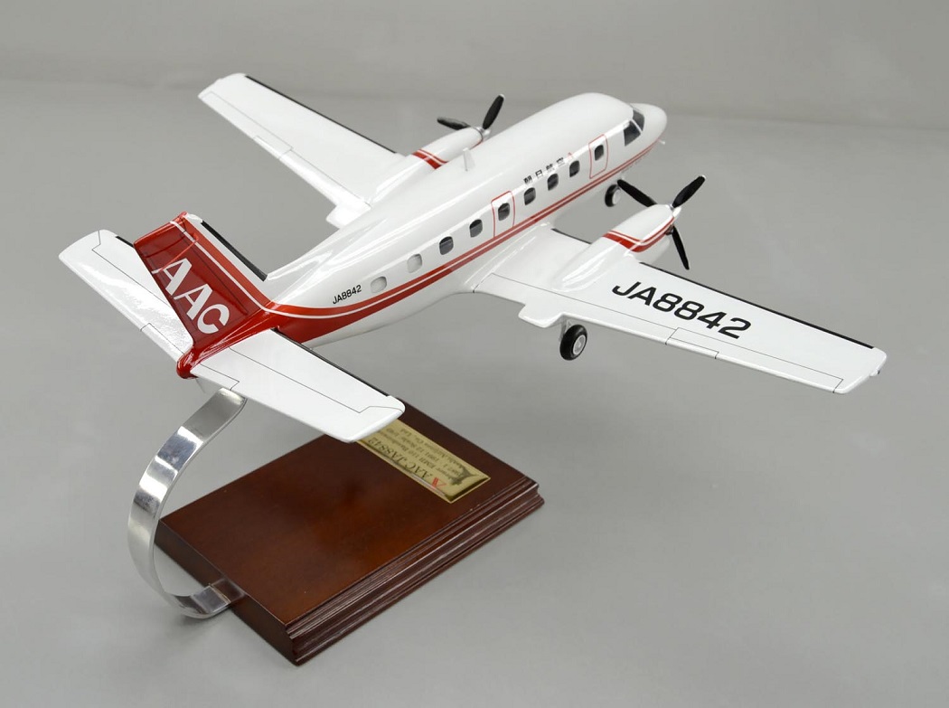 エンブラエルEMB110バンデランテ（Embraer EMB 110 Bandeirante）小型プロペラ旅客機 精密模型完成品,ギアダウン、プロペラ回転　操縦席・客席窓=アクリル透明仕様 ハンドメイド木製ソリッドモデル、ウッドマンクラブ