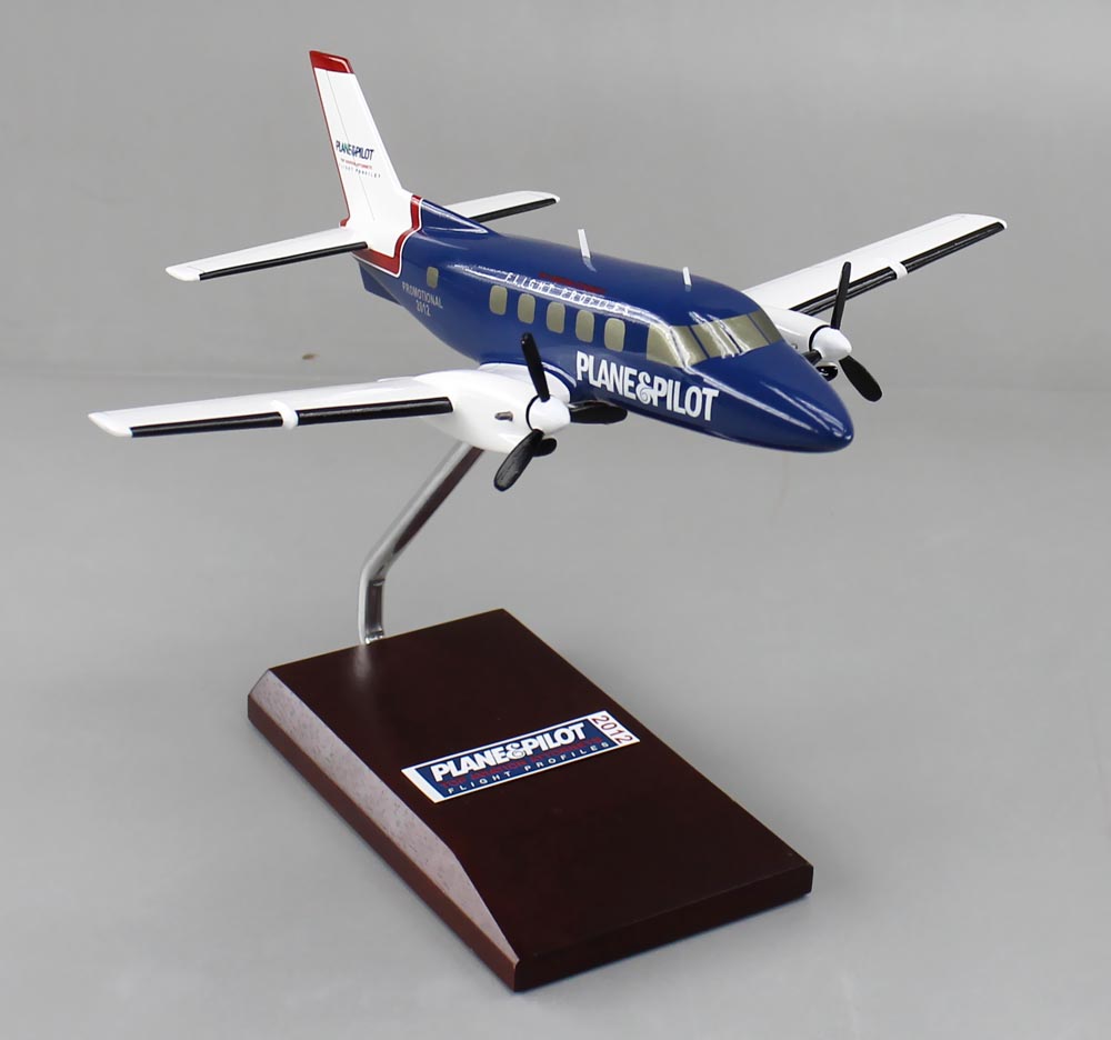 エムブラエル110バンデランテ Embraer EMB 110 Bandeirante 小型プロペラ旅客機 精密模型完成品 ,ハンドメイド木製ソリッドモデル、ウッドマンクラブ