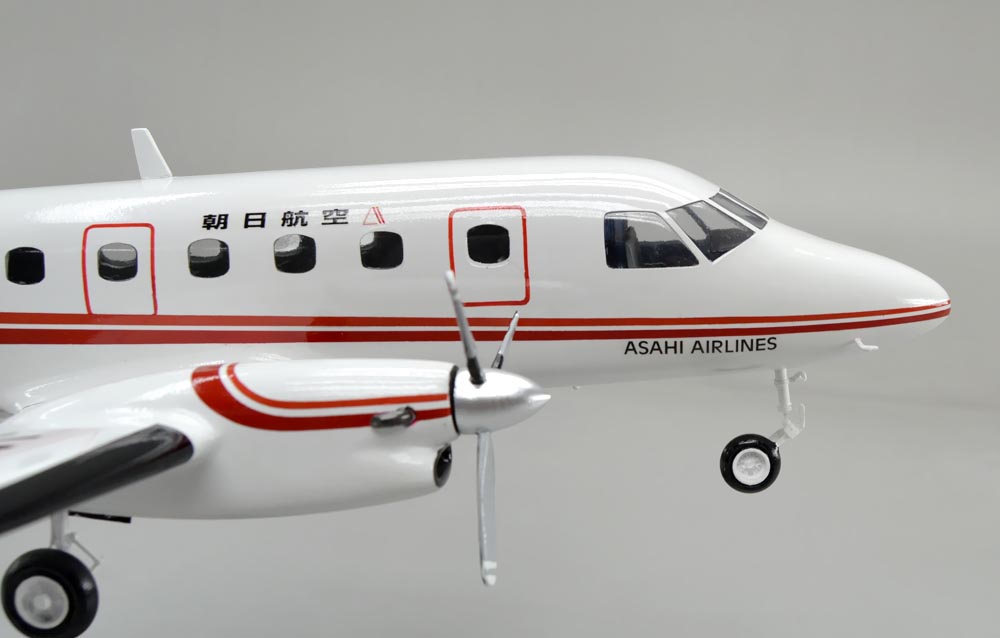 エンブラエルEMB110バンデランテ（Embraer EMB 110 Bandeirante）小型プロペラ旅客機 精密模型完成品,ギアダウン、プロペラ回転　操縦席・客席窓=アクリル透明仕様 ハンドメイド木製ソリッドモデル、ウッドマンクラブ