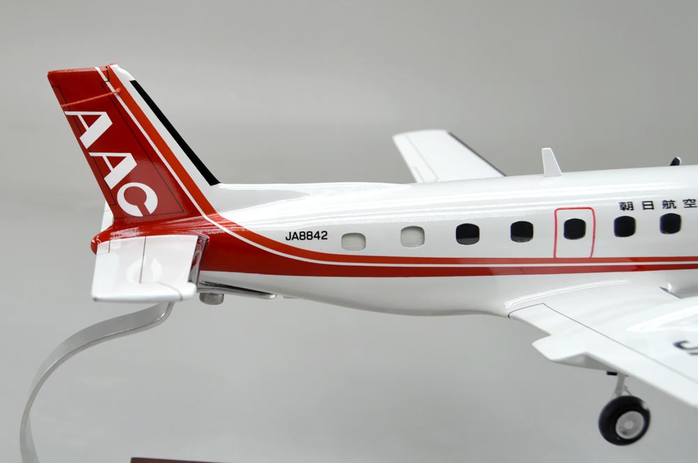 エンブラエルEMB110バンデランテ（Embraer EMB 110 Bandeirante）小型プロペラ旅客機 精密模型完成品,ギアダウン、プロペラ回転　操縦席・客席窓=アクリル透明仕様 ハンドメイド木製ソリッドモデル、ウッドマンクラブ