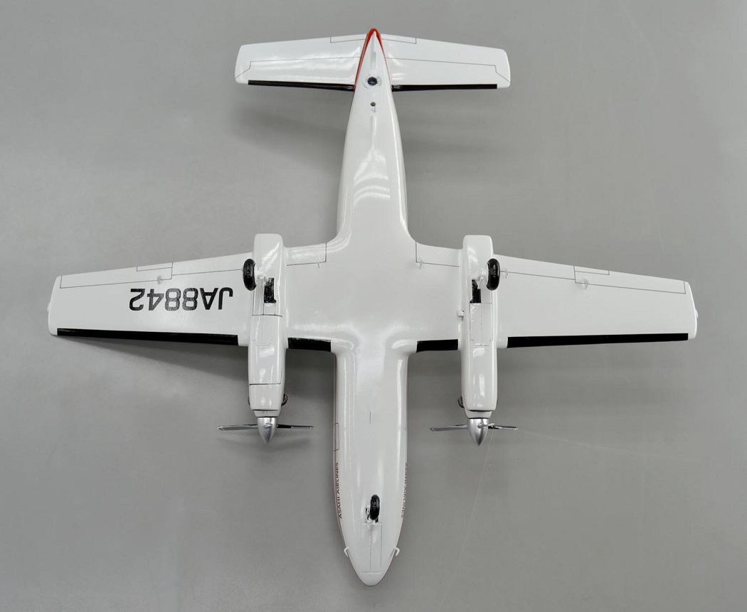 エンブラエルEMB110バンデランテ(Embraer EMB 110 Bandeirante)小型プロペラ旅客機 精密模型完成品,ギアダウン、プロペラ回転 操縦席・客席窓=アクリル透明仕様 ハンドメイド木製ソリッドモデル、ウッドマンクラブ