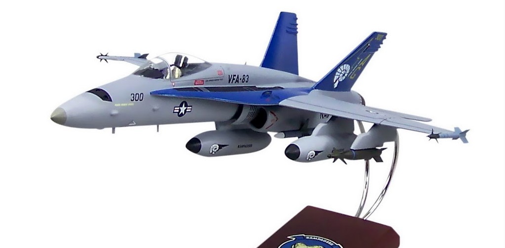 FA-18C-HORNET戦闘機・FA-18C ホーネット戦闘機完成精密模型 プロペラ回転仕様超精密模型完成品台座付 ウッドマンクラブ