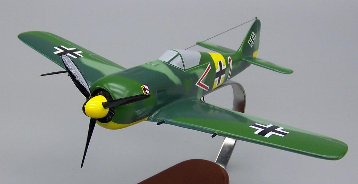 Fw-190戦闘機・ドイツ空軍Fw-190戦闘機完成精密模型 プロペラ回転仕様超精密模型完成品台座付