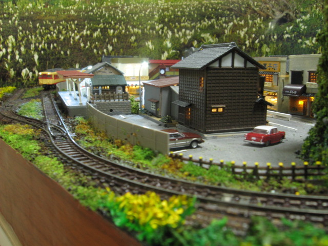 懐かしい昭和の故郷の駅前をイメージ、Nゲージレイアウト　鉄道模型　nゲージジオラマ