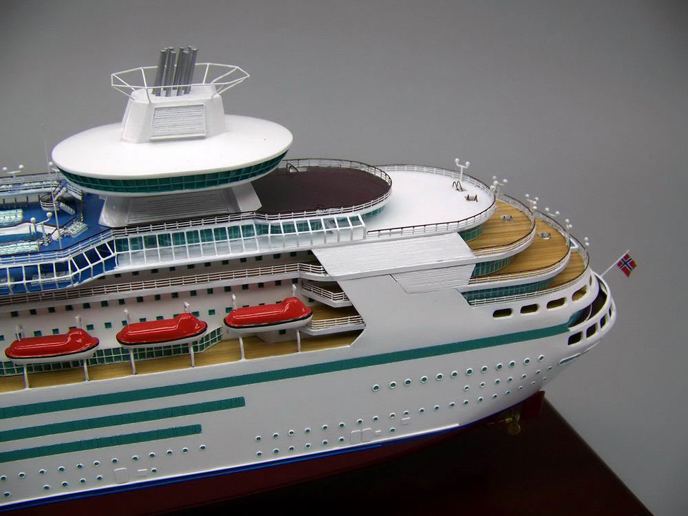 マジェスティ オブ ザ シーズ Majesty of the Seas 精密模型完成品 1/350、1/200、1/144 大型木製ハンドメイド客船モデル 完成品台座付き