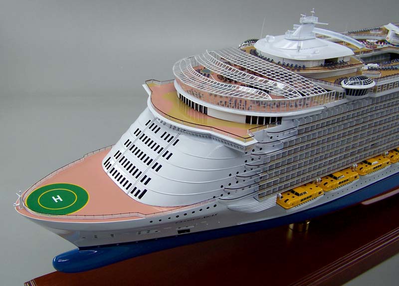 オアシス オブ ザ シーズ Oasis of the Seas 精密模型完成品 1/350、1/200、1/144 大型木製ハンドメイド客船モデル 完成品台座付きの製作と通販専門店 ウッドマンクラブ