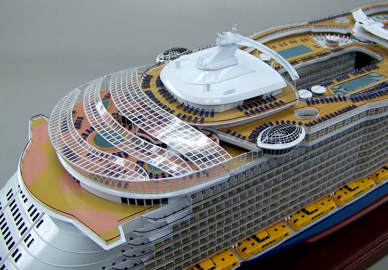 オアシス オブ ザ シーズ Oasis of the Seas 精密模型完成品 1/350、1/200、1/144 大型木製ハンドメイド客船モデル 完成品台座付きの製作と通販専門店 ウッドマンクラブ