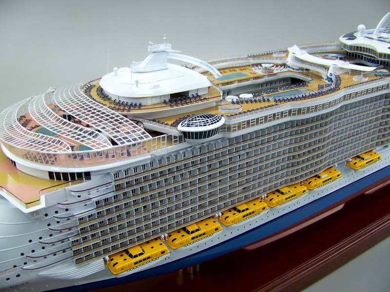 オアシス オブ ザ シーズ Oasis of the Seas 精密模型完成品 1/350、1/200、1/144 大型木製ハンドメイド客船モデル 完成品台座付きの製作と通販専門店 ウッドマンクラブ