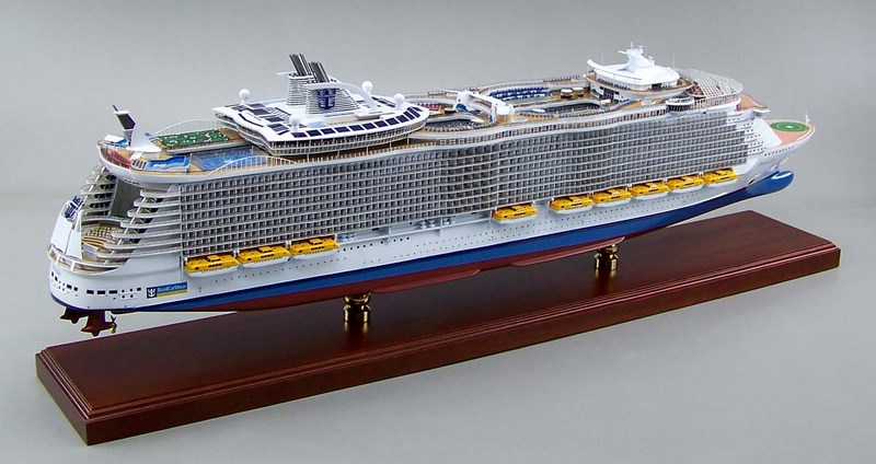 オアシス オブ ザ シーズ Oasis of the Seas 精密模型完成品 1/350、1/200、1/144 大型木製ハンドメイド客船モデル 完成品台座付きの製作と通販専門店 ウッドマンクラブ