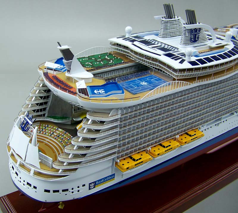 オアシス オブ ザ シーズ Oasis of the Seas 精密模型完成品 1/350、1/200、1/144 大型木製ハンドメイド客船モデル 完成品台座付きの製作と通販専門店 ウッドマンクラブ