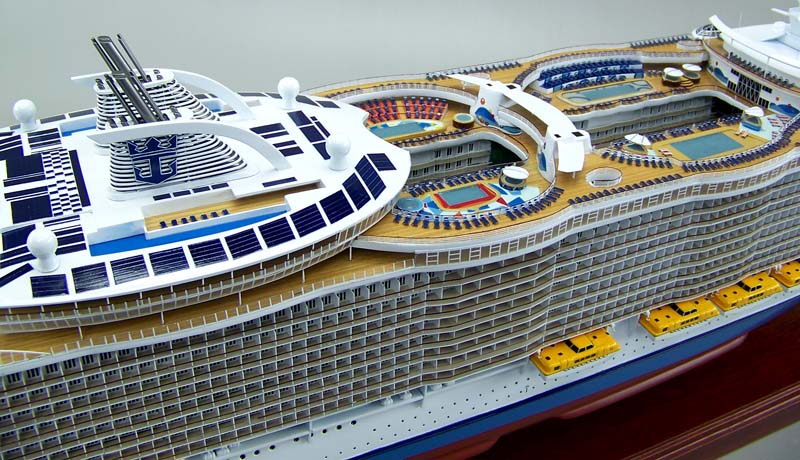 オアシス オブ ザ シーズ Oasis of the Seas 精密模型完成品 1/350、1/200、1/144 大型木製ハンドメイド客船モデル 完成品台座付きの製作と通販専門店 ウッドマンクラブ