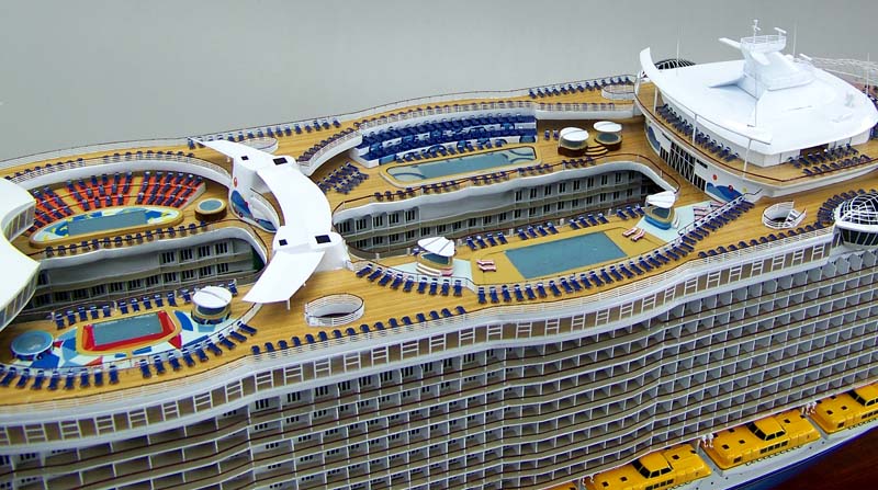 オアシス オブ ザ シーズ Oasis of the Seas 精密模型完成品 1/350、1/200、1/144 大型木製ハンドメイド客船モデル 完成品台座付きの製作と通販専門店 ウッドマンクラブ