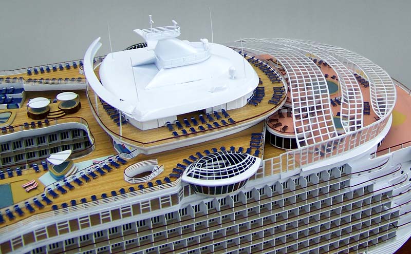 オアシス オブ ザ シーズ Oasis of the Seas 精密模型完成品 1/350、1/200、1/144 大型木製ハンドメイド客船モデル 完成品台座付きの製作と通販専門店 ウッドマンクラブ