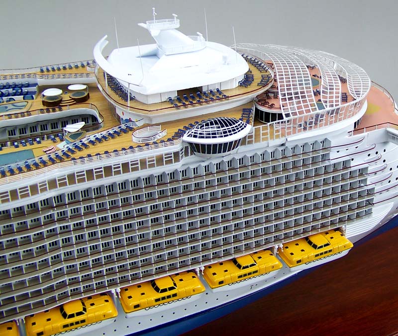 オアシス オブ ザ シーズ Oasis of the Seas 精密模型完成品 1/350、1/200、1/144 大型木製ハンドメイド客船モデル 完成品台座付きの製作と通販専門店 ウッドマンクラブ