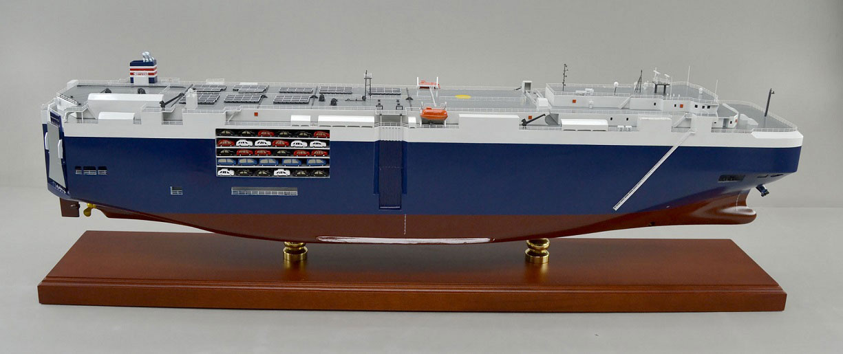 1/100 自動車運搬船 Roll-on/Roll-off Ship 内部カットモデル 木製精密模型 精密模型製作専門店 ウッドマンクラブ