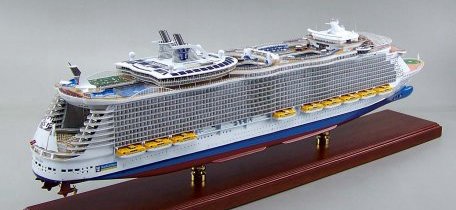 オアシスオブザシーズー精密木製模型完成品(Oasis-Of-The-Seas>