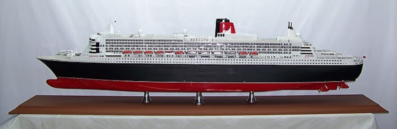 □クイーンメリー２精密客船模型完成品 QUEENMARY2 木製 精密モデル