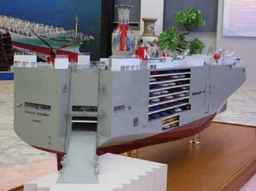1/100 自動車運搬船 Roll-on/Roll-off Ship 内部カットモデル FRP製精密模型 モデルシップ制作,展示模型,製作専門店,精密船舶模型完成品,ウッドマンクラブ