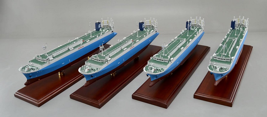 自動車輸送専用船、すずか、精密塗装済完成模型、木製ハンドメイド船舶模型 ウッドマンクラブ