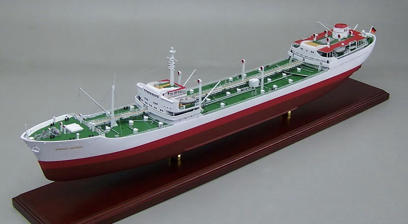 中型オイルタンカー船 木製ハンドメイド精密模型完成品 　展示用模型　台座付き