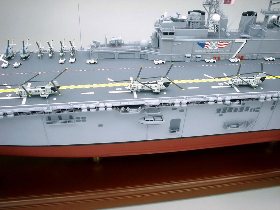 イオー・ジマ(USS Iwo Jima, LHD-7)精密模型完成品塗装済、アメリカ海軍の強襲揚陸艦 ワスプ級強襲揚陸艦の7番艦,木製ハンドメイド、ウッドマンクラブ