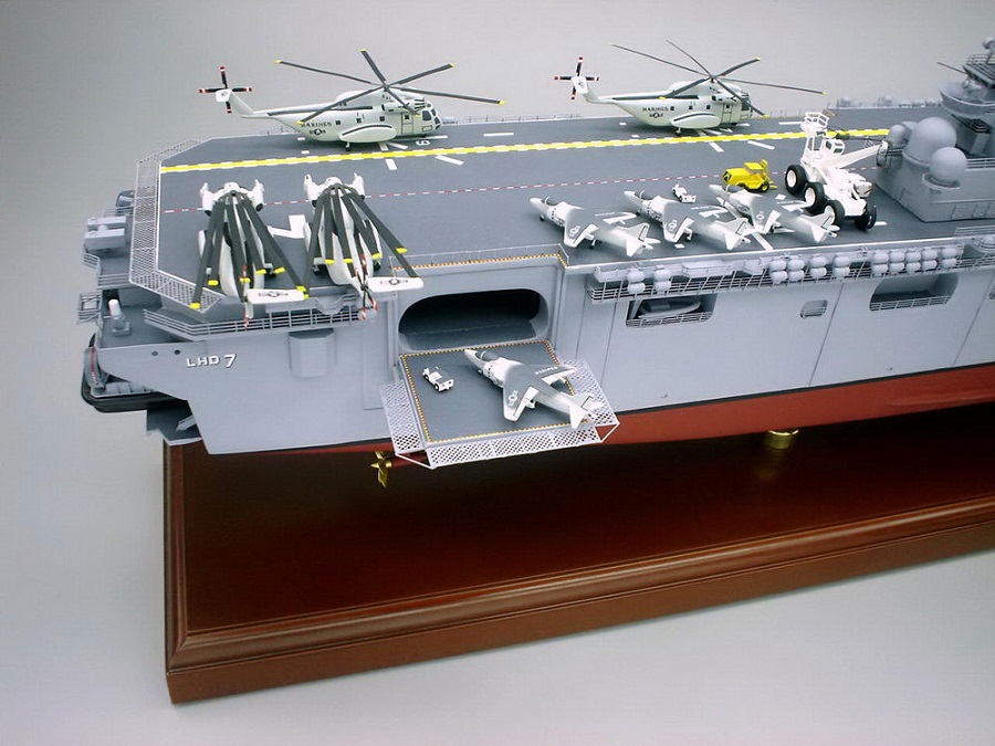 1/700 アメリカ海軍強襲揚陸艦 イオー・ジマ | 横浜でプラモデル