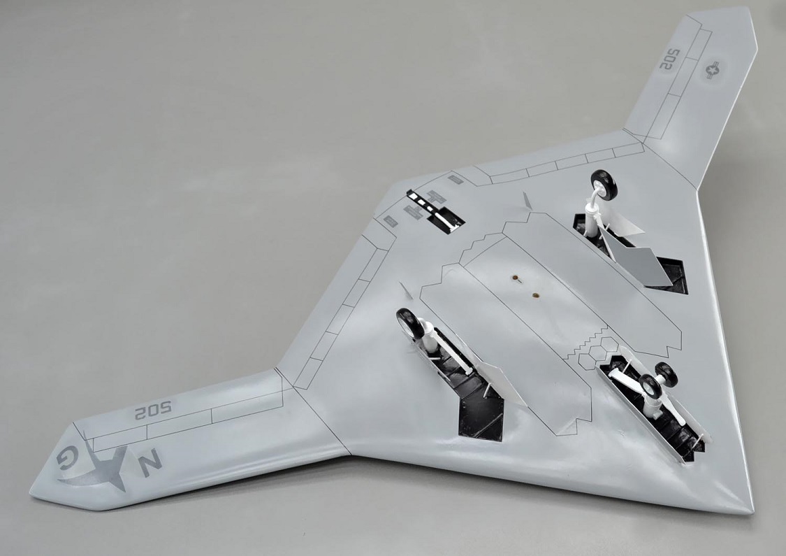 ノースロップグラマン X 47b ペガサス Northrop Grumman X 47b ステルス無人戦闘攻撃機 アメリカ海軍 ギアダウン仕様 全翼機 木製ソリッドモデル 1 48 1 72 1 100 Bx 47b精密模型製作と通販専門店 ウッドマンクラブ