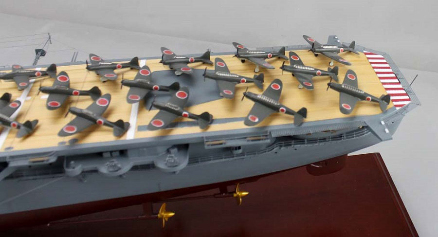 1/200空母大鳳精密模型完成品塗装済、木製ハンドメイド艦船模型、空母大鳳精密艦船模型完成品台座付の製作と通販専門店 ウッドマンクラブ