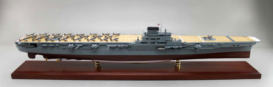 1/200空母大鳳精密模型完成品塗装済、木製ハンドメイド艦船模型、空母大鳳精密艦船模型完成品台座付の製作と通販専門店 ウッドマンクラブ