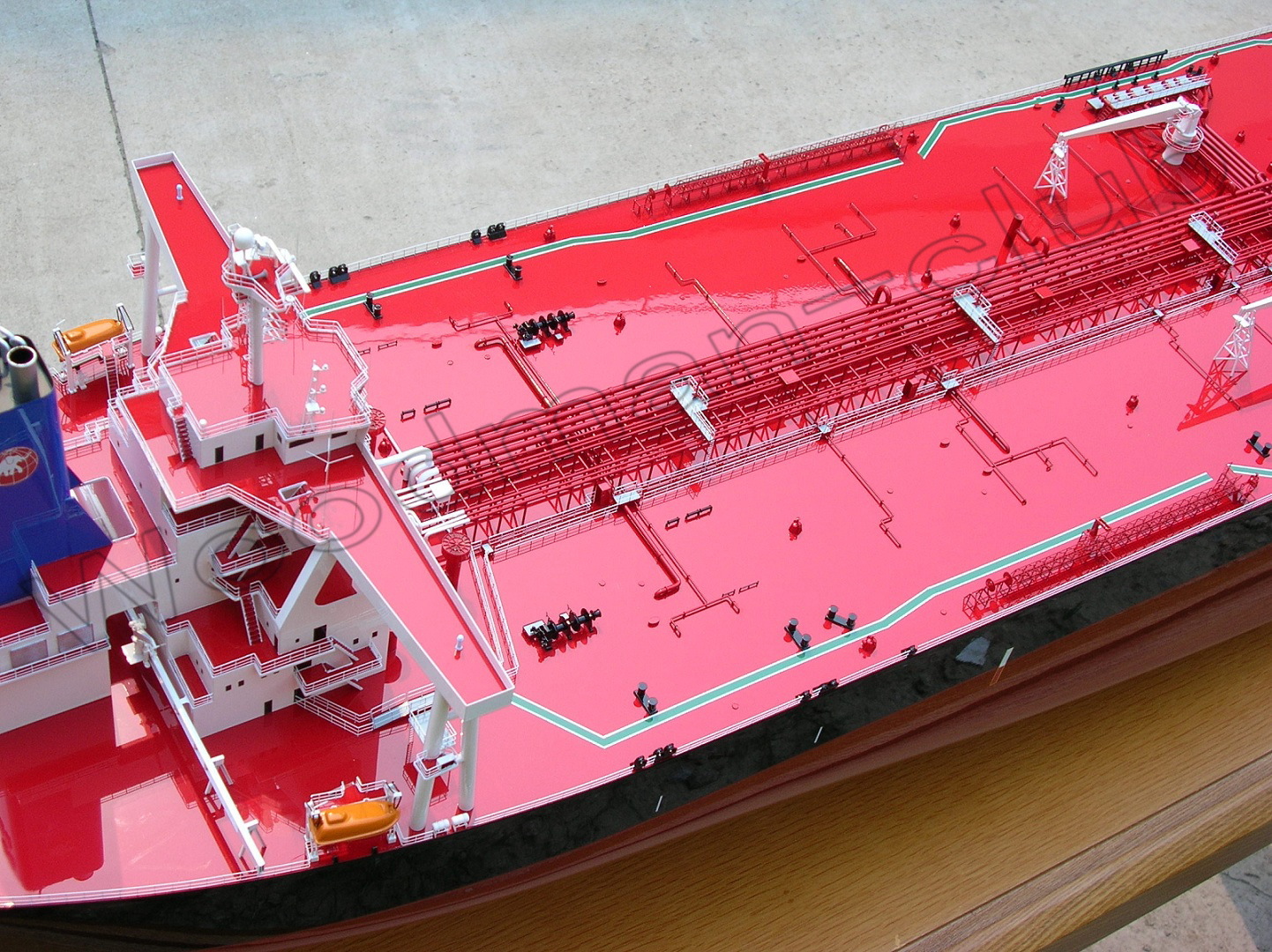 大型オイルタンカー精密模型完成品、ファイバーグラス製完成模型、大型オイルタンカー精密艦船模型完成品台座付の製作と通販専門店 ウッドマンクラブ