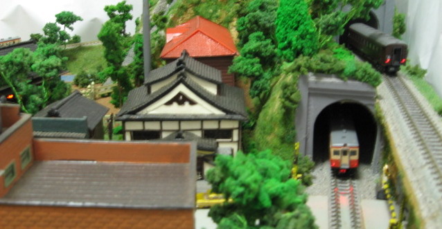 Nゲージ鉄道模型、レイアウト、懐かしい昭和の故郷の駅前をイメージ、山寺編・キハ10、nゲージ、ジオラマ、完成品、ウッドマンクラブ