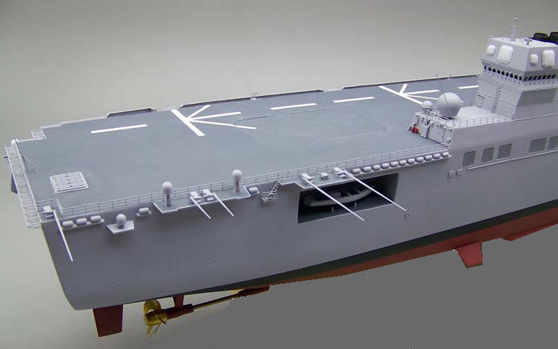 海上自衛隊ひゅうが型護衛艦 DDH-181「ひゅうが」Hyuga-class helicopter destroyer ヘリコプター搭載護衛艦 精密艦船模型完成品台座付の製作と通販専門店 ウッドマンクラブ 木製ハンドメイド艦船模型