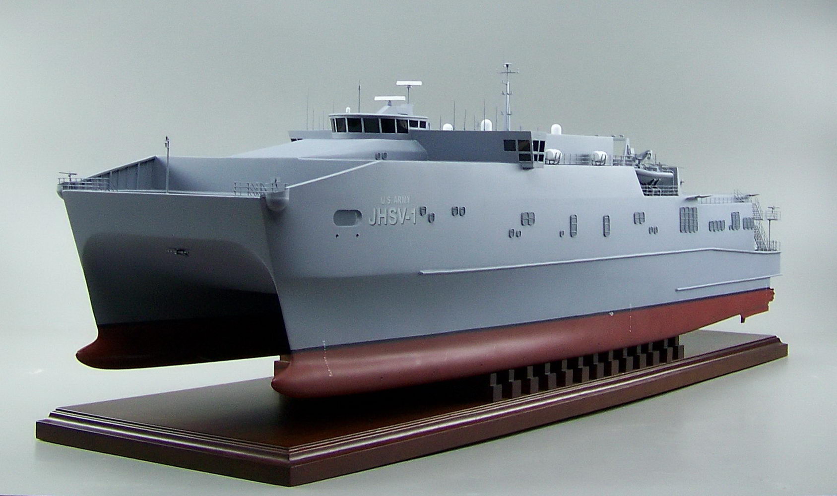 1/144米海軍,米陸軍統合高速輸送船、フォーティテュード／スピアヘッド級 FORTITUDE/SPEARHEAD CLASS精密モデル完成品台座付の製作と通販専門店ウッドマンクラブ