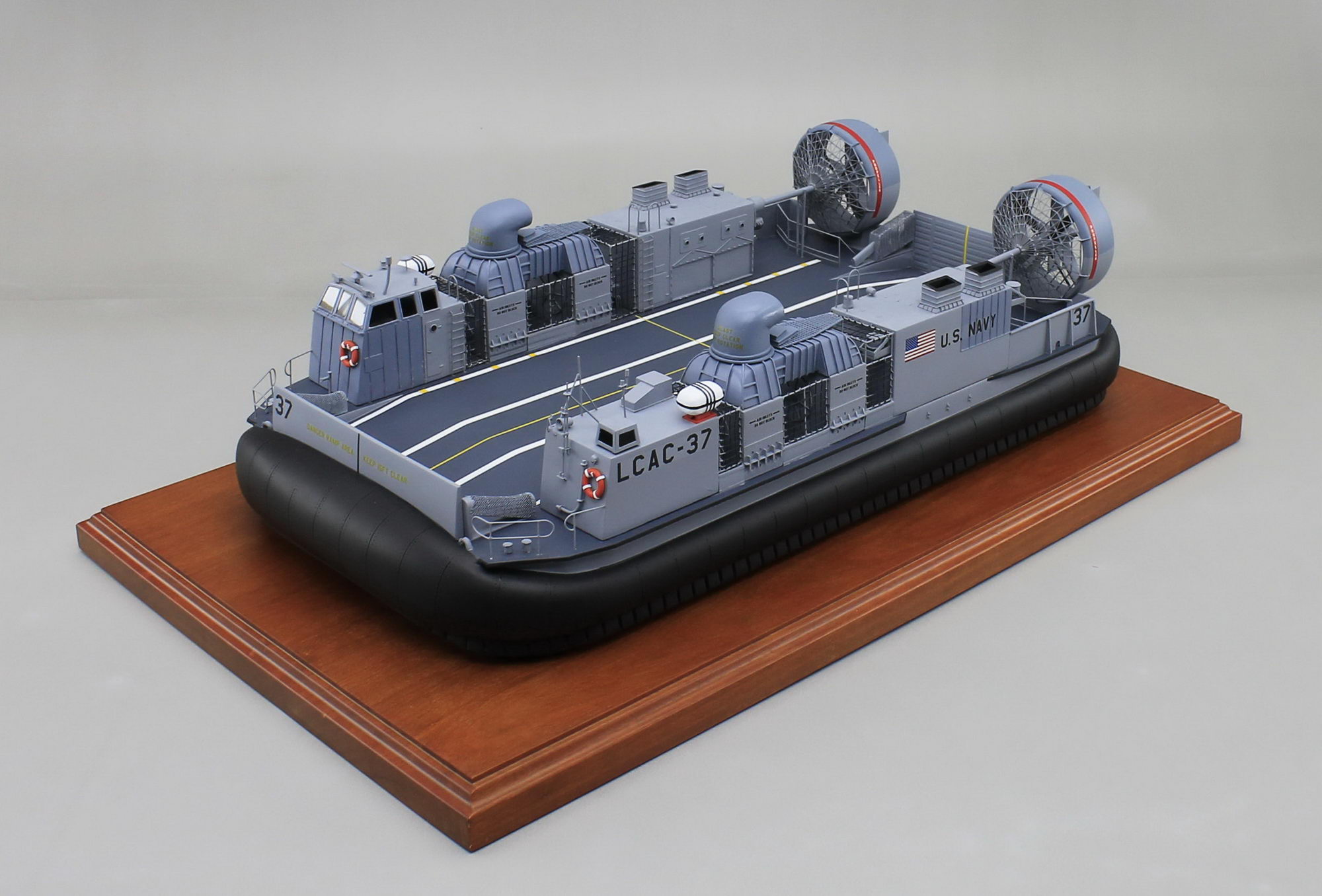 アメリカ海軍 上陸用舟艇 LCAC-1級エア・クッション型揚陸艇 海上自衛隊エアクッション艇1号型 精密模型完成品塗装済、1/30,1/40,1/50,1/60,1/70,木製ハンドメイド艦船模型 ウッドマンクラブ