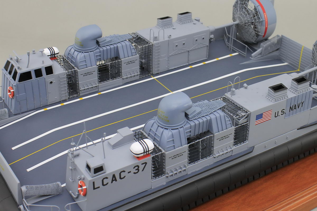 アメリカ海軍 上陸用舟艇 LCAC-1級エア・クッション型揚陸艇 海上自衛隊エアクッション艇1号型 精密模型完成品塗装済、1/30,1/40,1/50,1/60,1/70,木製ハンドメイド艦船模型 ウッドマンクラブ
