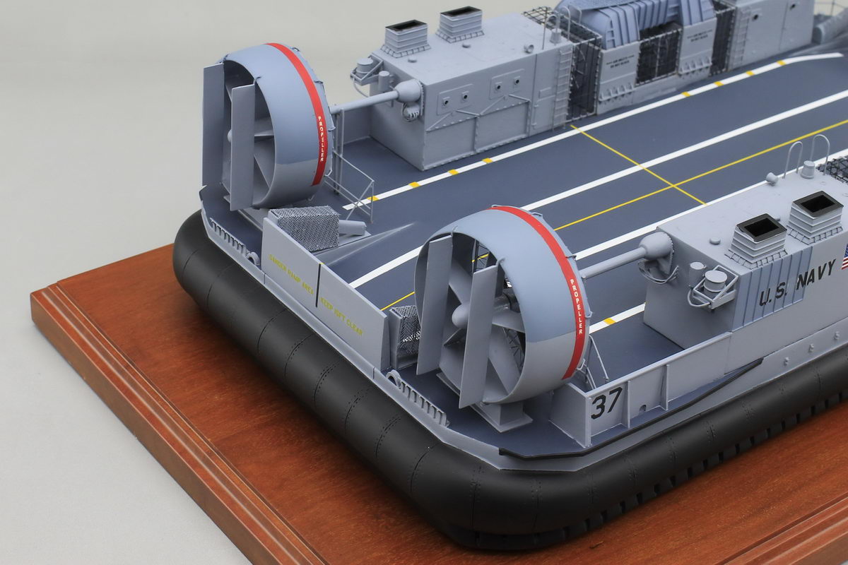 アメリカ海軍 上陸用舟艇 LCAC-1級エア・クッション型揚陸艇 海上自衛隊エアクッション艇1号型 精密模型完成品塗装済、1/30,1/40,1/50,1/60,1/70,木製ハンドメイド艦船模型 ウッドマンクラブ